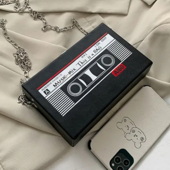 NEW BLACK CLASSIC CASSETTE PLAYER CROSSBODY HANDBAG - Picture 3 of 6
